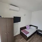 Aora Apartman *