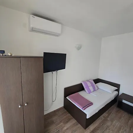 Aora Apartman *